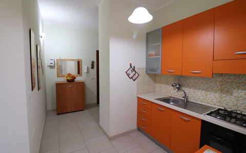 Lucia: Küche, Countertop, Flooring, Holz, Küchengerät, Major Appliance, Interior Design, Cabinetry, Fussboden, Möbel