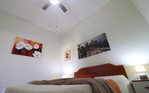 Lucia: Interior Design, Wand, Flooring, Möbel, Decke, Fussboden, Zimmer, Bett, Bilderrahmen, Schlafzimmer