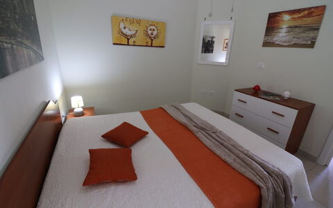 Lucia: Möbel, Bett, Schlafzimmer, Holz, Interior Design, Bettdecke, Fussboden, Flooring, Zimmer, Bedding