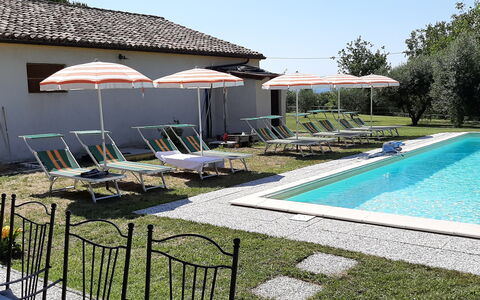 Villa Felice, Private Pool and Hills: Schwimmbad, Gartenmöbel, Möbel, Resort, Haus, Wohngebiet, Hinterhof, Stuhl, Hazienda, Estate