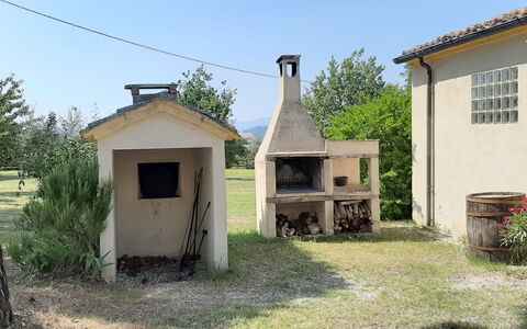 Villa Felice, Private Pool and Hills: Garten, Hinterhof, Hütte, Rasen, Garten, Dorf, Landscaping, Bauernhaus, Gartenbauten, Outdoor Struktur