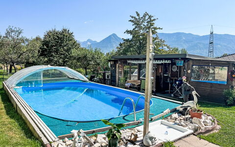 Appartement Juritsch: Schwimmbad, Freizeit, Schatten, Resort, Garten, Eco Hotel, Hinterhof, Ferienort, Regenschirm