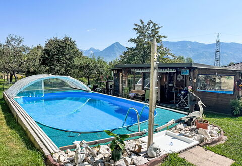 Appartement Juritsch: Schwimmbad, Freizeit, Schatten, Resort, Garten, Eco Hotel, Hinterhof, Ferienort, Regenschirm