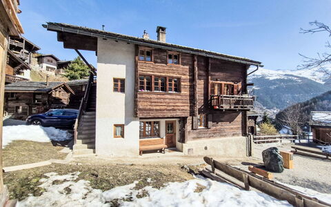 Le Moulin 74: Holz, Haus, Zuhause, Tür, Hütte, Steigung, Abstellgleis, Planke, Balkon, Holz