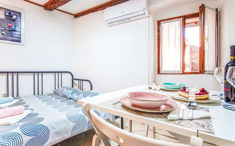 Piccolo Mondo: Wand, Schlafzimmer, Bett, Bettdecke, Möbel, Bedding, Zuhause, Wohnung, Fussboden, Interior Design