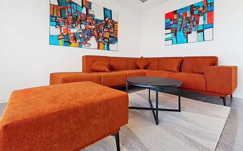 Aloa Iii: Möbel, Flooring, Couch, Fussboden, Interior Design, Wohnzimmer, Orange, Zuhause, Zimmer