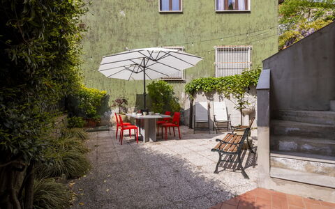 Dolce Luino: Möbel, Gartenmöbel, Blumentopf, Stuhl, Tabelle, Tisch Im Freien, Zimmerpflanze, Garten, Hof