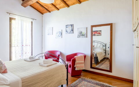 Casale Dolcemare: Möbel, Wand, Interior Design, Schlafzimmer, Bett, Fussboden, Flooring, Bettdecke, Bedding, Zimmer