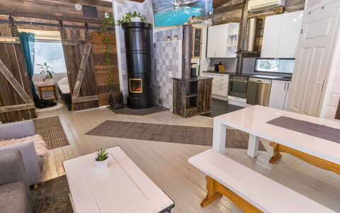 Villa Kökköharju: Holz, Flooring, Fussboden, Interior Design, Möbel, Holzboden, Decke, Zimmer, Hartholz, Wohnzimmer