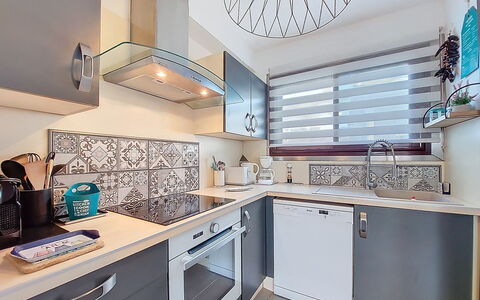 Juliette: Küche, Countertop, Major Appliance, Küchengerät, Interior Design, Cabinetry, Armatur, Flooring, Sinken, Zuhause