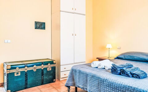 Velia'S House: Fussboden, Flooring, Möbel, Interior Design, Wand, Schlafzimmer, Holz, Bett, Zimmer, Textil