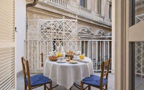 Isola: Interior Design, Wohnung, Formen, Balkon, Blumentopf, Zimmerpflanze, Fensterbehandlung, Hotel