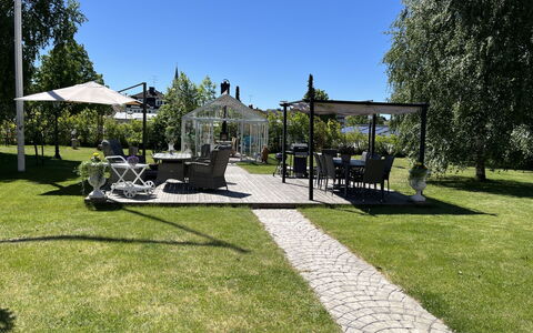 Herrgården: Garten, Strauch, Schatten, Grundstueck, Rasen, Ground, Landscaping, Flagstone, Garten