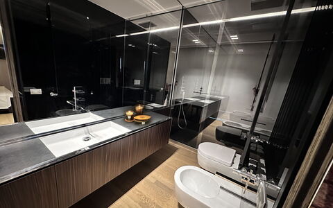Villa Bilor Luxe: Interior Design, Flooring, Armatur, Fussboden, Badezimmer, Installation, Bad Sink, Zapfhahn, Beleuchtung, Badezimmerschrank