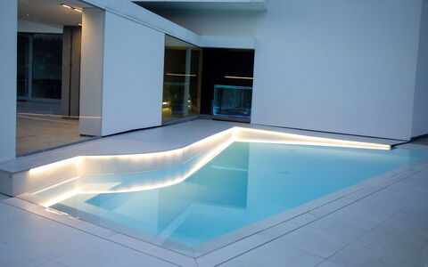Villa Bilor Luxe: Verbundwerkstoff, Schwimmbad, Design, Schatten
