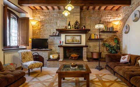 Il Giuncheto, Pool, Amazing View, Umbrian Countrys: Möbel, Interior Design, Wand, Flooring, Holz, Wohnzimmer, Decke, Tabelle, Beleuchtung, Couch