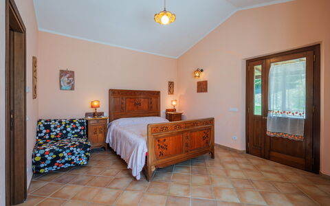 Il Giuncheto, Pool, Amazing View, Umbrian Countrys: Möbel, Interior Design, Flooring, Fussboden, Holz, Decke, Zimmer, Schlafzimmer, Bett, Beleuchtung