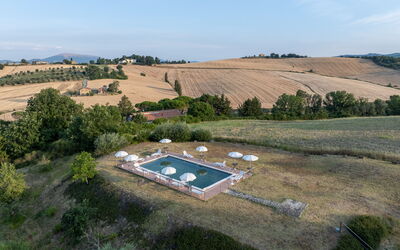 Il Giuncheto, Pool, Amazing View, Umbrian Countrys: Landschaft, Schwimmbad, Einfach, Grundstueck, Estate, Luftaufnahmen, Vogelperspektive, Landscaping, Plantage, Feld
