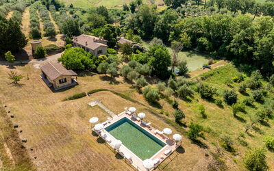 Il Giuncheto Apartments, Pool, Umbrian Countryside: Landschaft, Estate, Grundstueck, Schwimmbad, Ländliches Gebiet, Einfach, Hütte, Plantage, Vogelperspektive, Bauernhaus