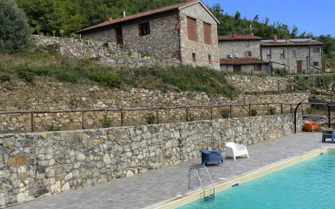 Borgo Antico, Pool, Barberino del Mugello: Schwimmbad, Gartenmöbel, Resort, Flagstone, Thermae, Ferienort, Eco Hotel, Hazienda, Cobblestone, Villa