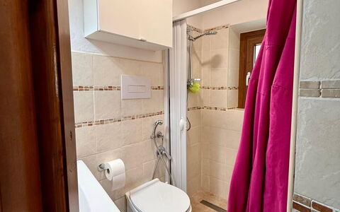 Borgo Antico, Pool, Barberino del Mugello: Flooring, Armatur, Fussboden, Holz, Badezimmer, Sinken, Interior Design, Toilette, Bad Sink, Zapfhahn