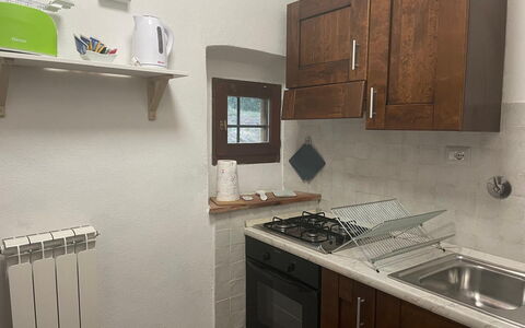 Borgo Antico, Pool, Barberino del Mugello: Küchengerät, Küche, Major Appliance, Countertop, Holz, Spüle, Herd, Flooring, Cabinetry, Haushaltsgerät