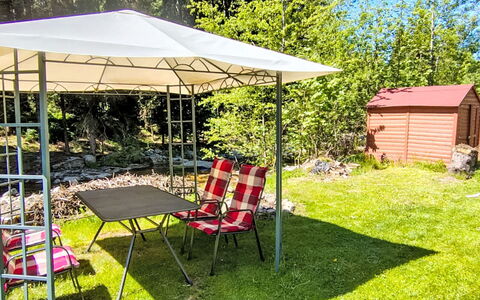 U Potůčku: Überdachung, Garten, Möbel, Gazebo, Pflanzengemeinschaft, Gartenmöbel, Schatten, Ground, Rasen, Tisch Im Freien