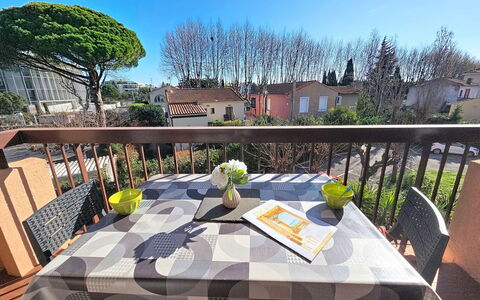 Les Flamants Roses: Schwimmbad, Resort, Estate, Eco Hotel, Hazienda, Villa, Hotel, Ferienort, Strandresort, Villa