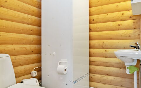 Millantupa: Flooring, Holz, Fussboden, Armatur, Toilette, Toilleten Sitz, Zimmer, Installation, Badezimmer, Holzbeize