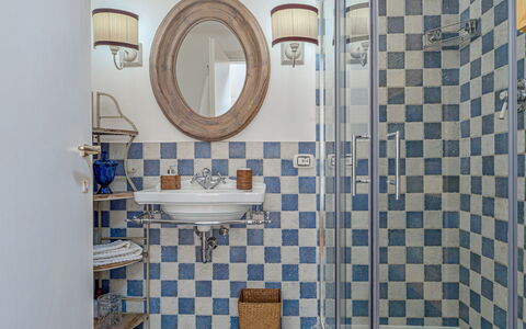 Residenza Rudalza: Interior Design, Flooring, Fussboden, Fliese, Armatur, Installation, Design, Porzellan, Badezimmer, Zapfhahn