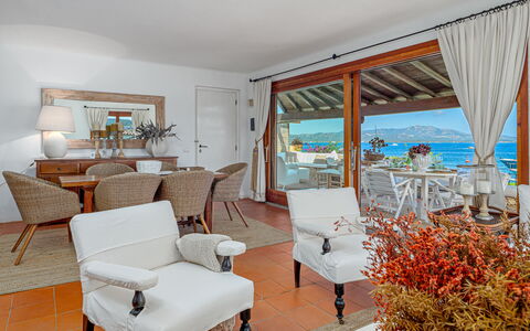 Residenza Rudalza: Möbel, Stuhl, Resort, Blumentopf, Meer, Zimmerpflanze, Gartenmöbel, Balkon, Schatten, Hotel