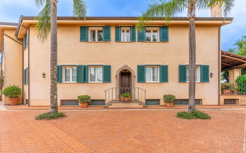 Villa Polistena: Hazienda, Balkon, Villa
