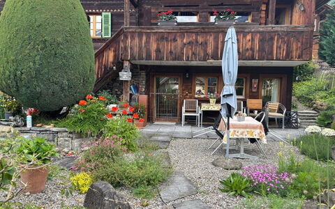 Gartenstudio Belle Vue: Strauch, Haus, Garten, Zuhause, Hütte, Ground, Landscaping, Hinterhof, Blumentopf