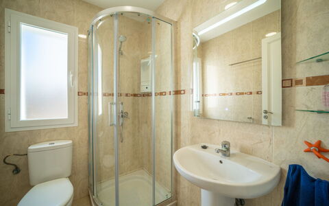 Cala Murada 102: Armatur, Wand, Flooring, Badezimmer, Sinken, Fussboden, Interior Design, Bad Sink, Installation, Toilette