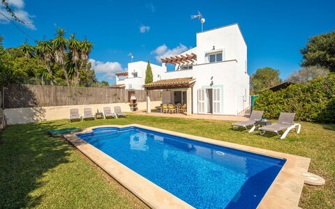 Cala Murada 102: Blau, Schatten, Freizeit, Schwimmbad, Estate, Resort, Eco Hotel, Landscaping, Villa