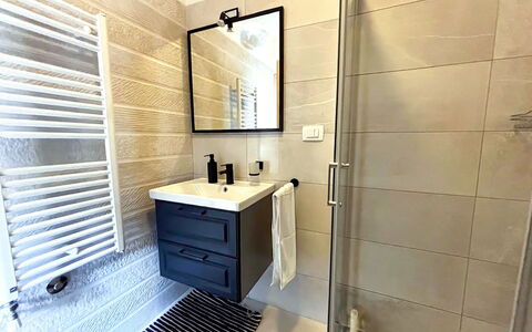 Ivka: Flooring, Fussboden, Interior Design, Armatur, Badezimmer, Installation, Fliese, Zimmer, Badezimmerschrank