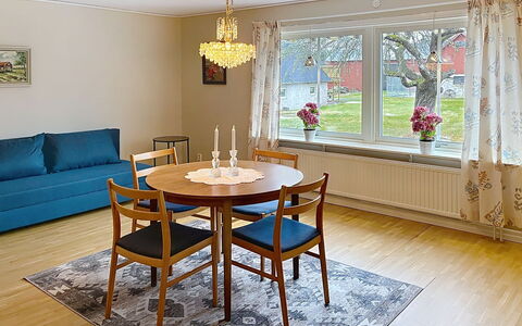 Villa Gärdet: Möbel, Interior Design, Flooring, Fussboden, Holz, Holzboden, Tabelle, Decke, Esszimmer, Küche & Esszimmer Tisch