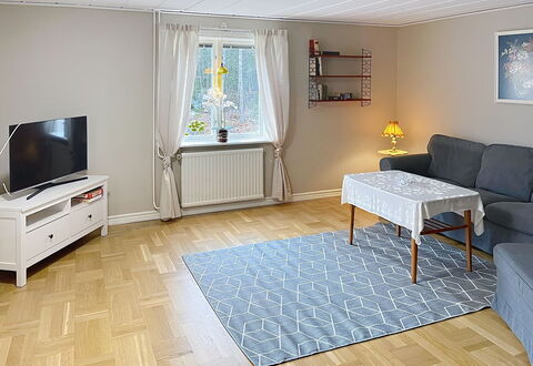 Villa Gärdet: Möbel, Flooring, Fussboden, Interior Design, Holz, Holzboden, Couch, Wohnung, Wohnzimmer, Zimmer