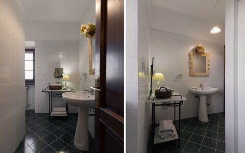 Villa Essiccatoio: Interior Design, Wand, Flooring, Armatur, Bad Sink, Fussboden, Sinken, Badezimmer, Zuhause, Zapfhahn