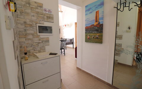 Galene'S Home: Flooring, Interior Design, Fussboden, Möbel, Beleuchtung, Zimmer, Decke, Bilderrahmen, Wohnzimmer, Holzboden