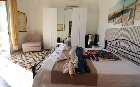 Galene'S Home: Möbel, Interior Design, Flooring, Fussboden, Schlafzimmer, Bett, Beleuchtung, Linens, Bettdecke, Zimmer
