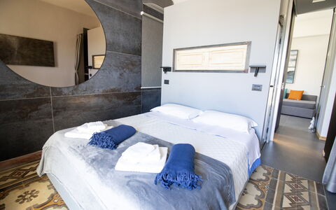 C-Home Historic House: Möbel, Interior Design, Fussboden, Schlafzimmer, Bett, Flooring, Bettdecke, Bedding, Bettrahmen, Wohnung