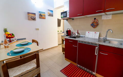 Kyma'S House: Flooring, Holz, Major Appliance, Möbel, Fussboden, Interior Design, Küchengerät, Zimmer, Küche, Wohnung