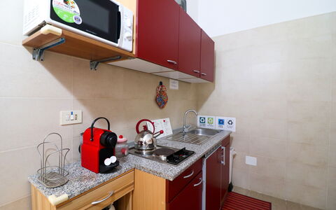 Kyma'S House: Küchengerät, Küche, Major Appliance, Countertop, Flooring, Kleingeräte, Cabinetry, Spüle, Sinken, Haushaltsgerät