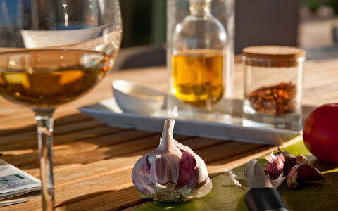 Villa Carovi: Geschirr, Essen, Zutat, Barware, Weinglas, Drinkware, Kelche