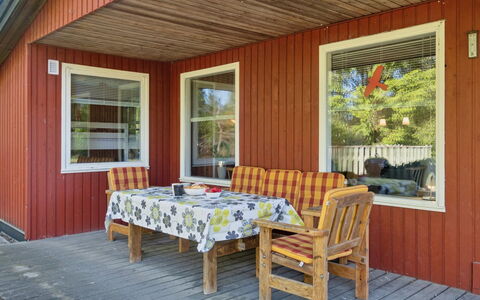 Sigge - 5Km from the Sea: Holz, Zuhause, Veranda, Deck, Hartholz, Dach, Holzbeize, Holzboden, Eco Hotel
