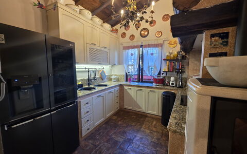 Il Casale di San Jacopo con Piscina Privata: Küche, Möbel, Interior Design, Flooring, Countertop, Holz, Major Appliance, Cabinetry, Fussboden, Küchengerät