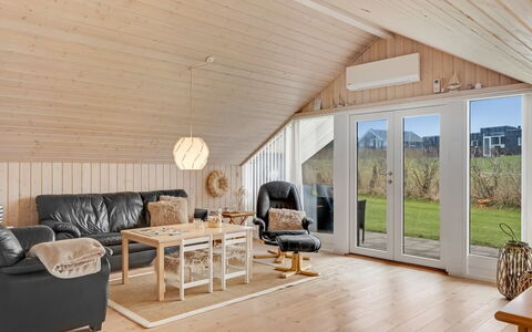 Arold - 600M to the Fjord: Flooring, Interior Design, Holz, Möbel, Decke, Holzboden, Fussboden, Zuhause, Wohnzimmer, Beleuchtung