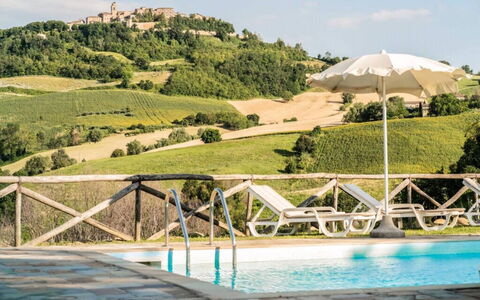 Villa Checco: Freizeit, Gartenmöbel, Schwimmbad, Fahrrad, Regenschirm, Ferienort