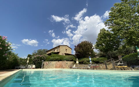 Terre di Giano Private Pool and View, Umbria: Schwimmbad, Hazienda, Resort, Villa, Eco Hotel, Water Feature, Hinterhof, Hotel, Ferienort, Thermae